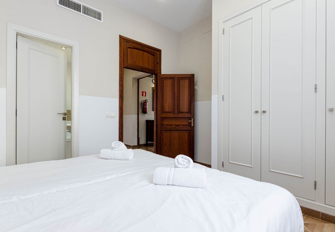 House in Llubi - YourHouse Can Bombarda, spacious villa with private pool