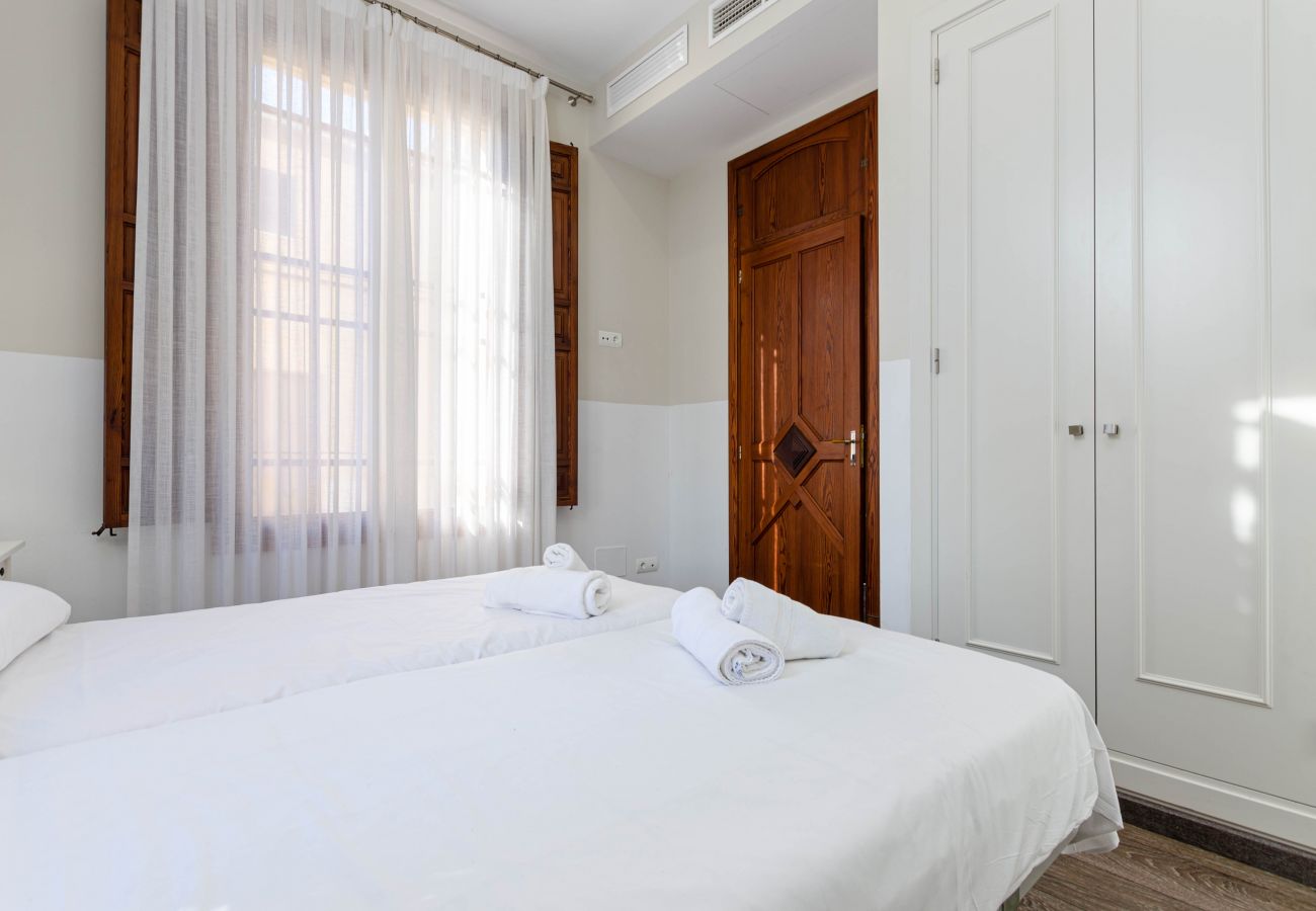 House in Llubi - YourHouse Can Bombarda, spacious villa with private pool