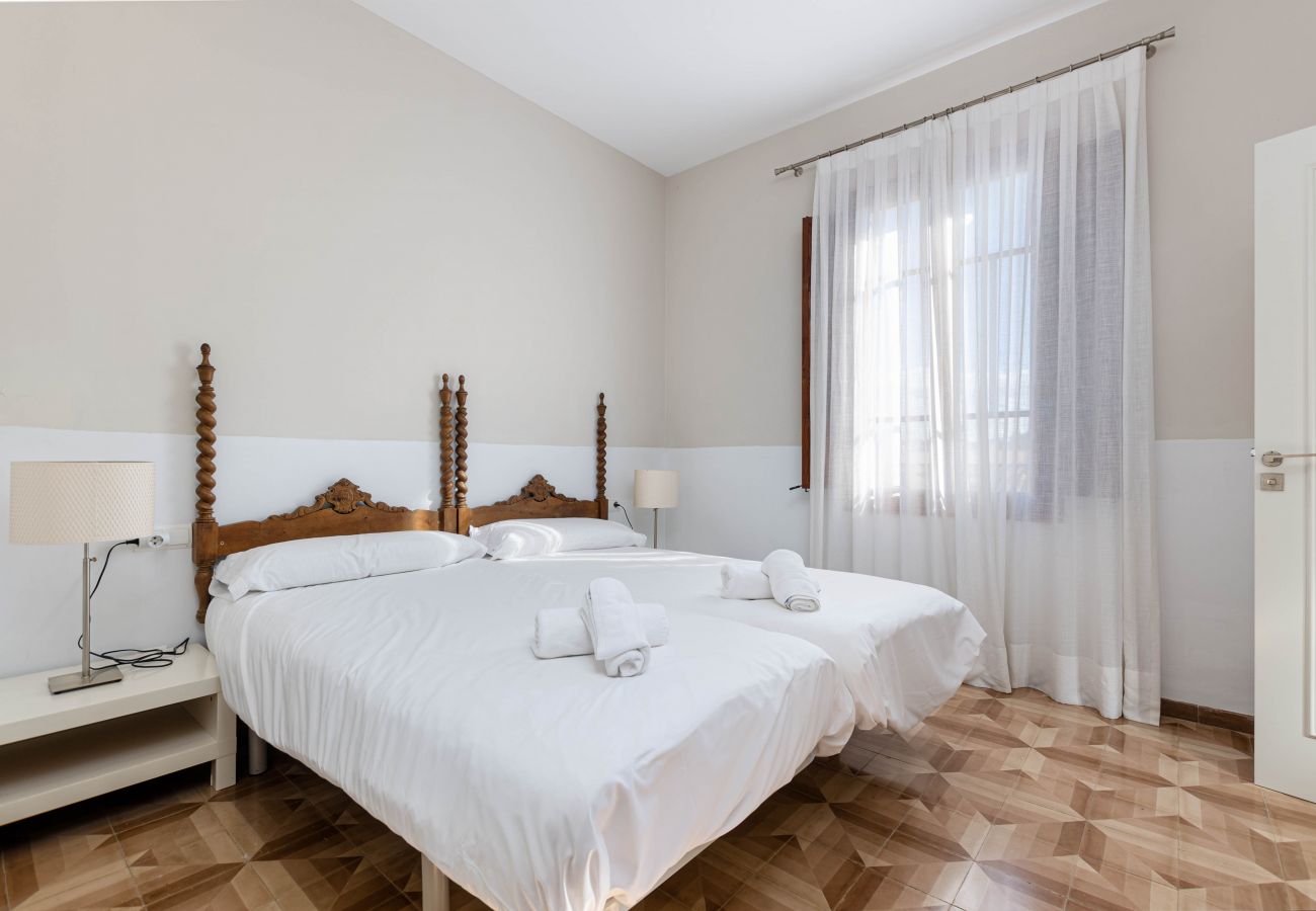 House in Llubi - YourHouse Can Bombarda, spacious villa with private pool