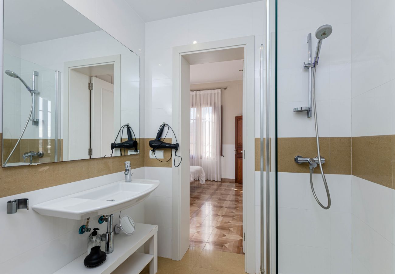 House in Llubi - YourHouse Can Bombarda, spacious villa with private pool