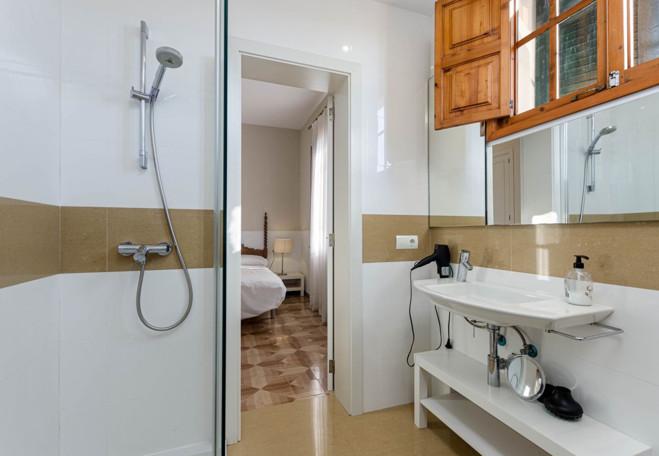 House in Llubi - YourHouse Can Bombarda, spacious villa with private pool