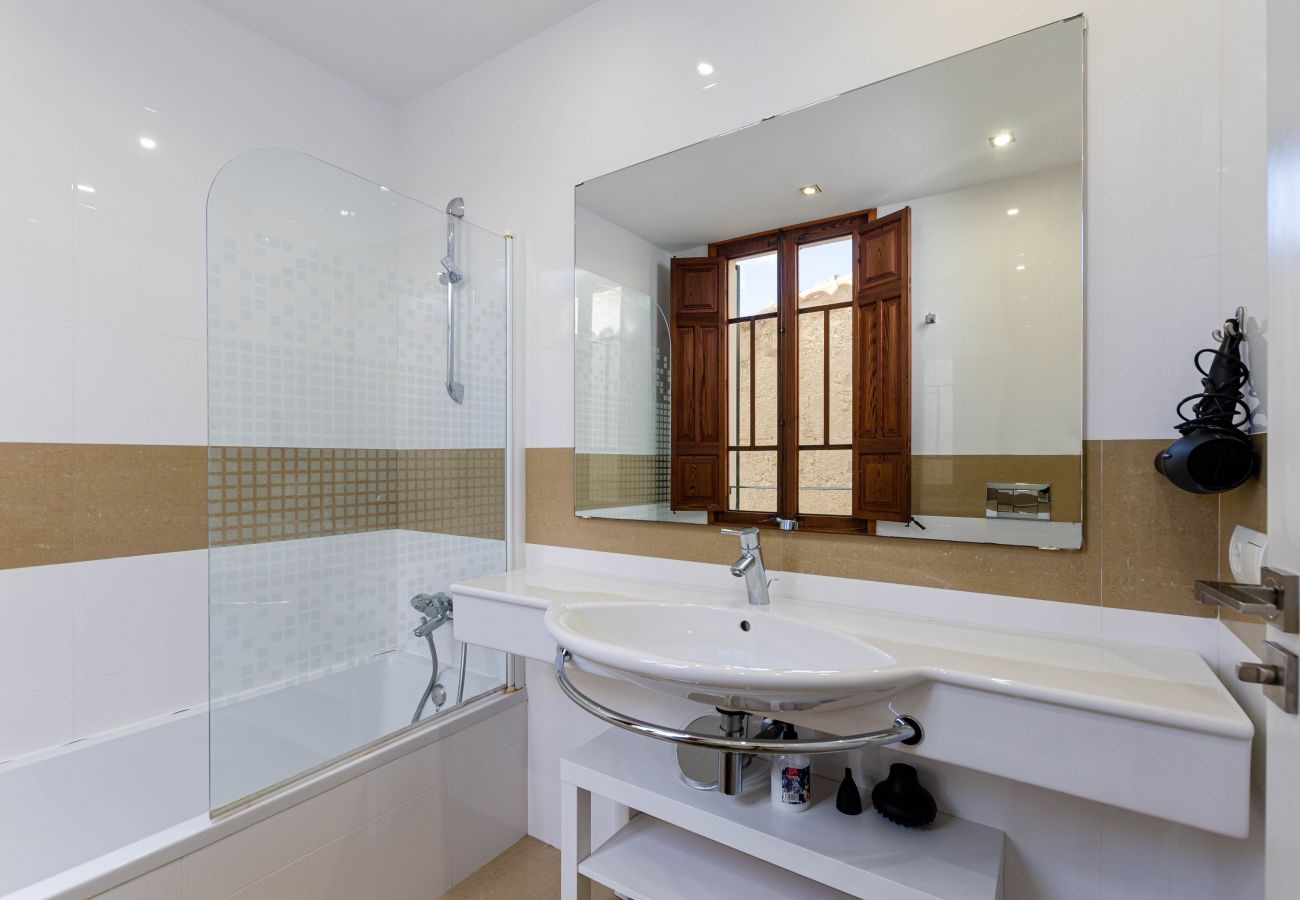 House in Llubi - YourHouse Can Bombarda, spacious villa with private pool