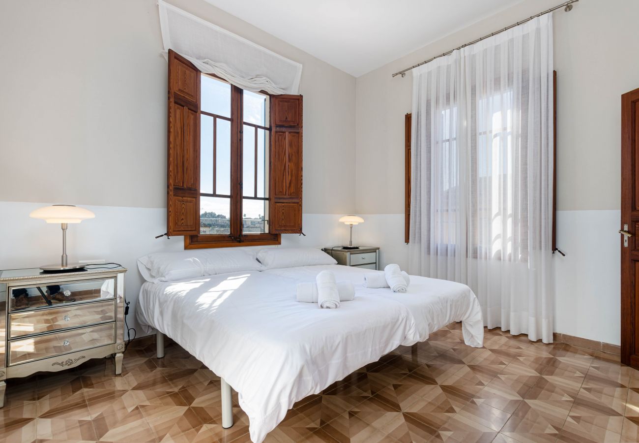 House in Llubi - YourHouse Can Bombarda, spacious villa with private pool