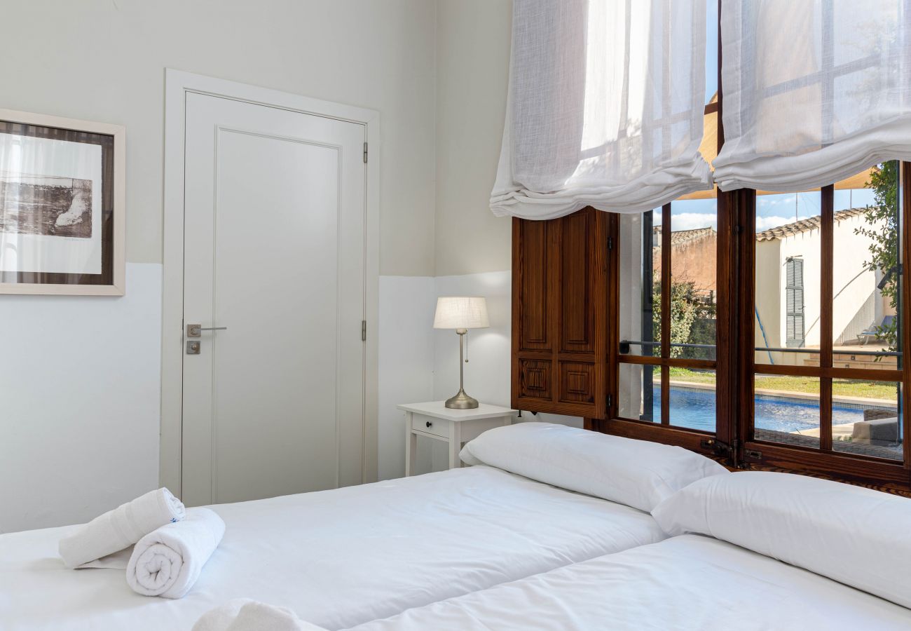 House in Llubi - YourHouse Can Bombarda, spacious villa with private pool