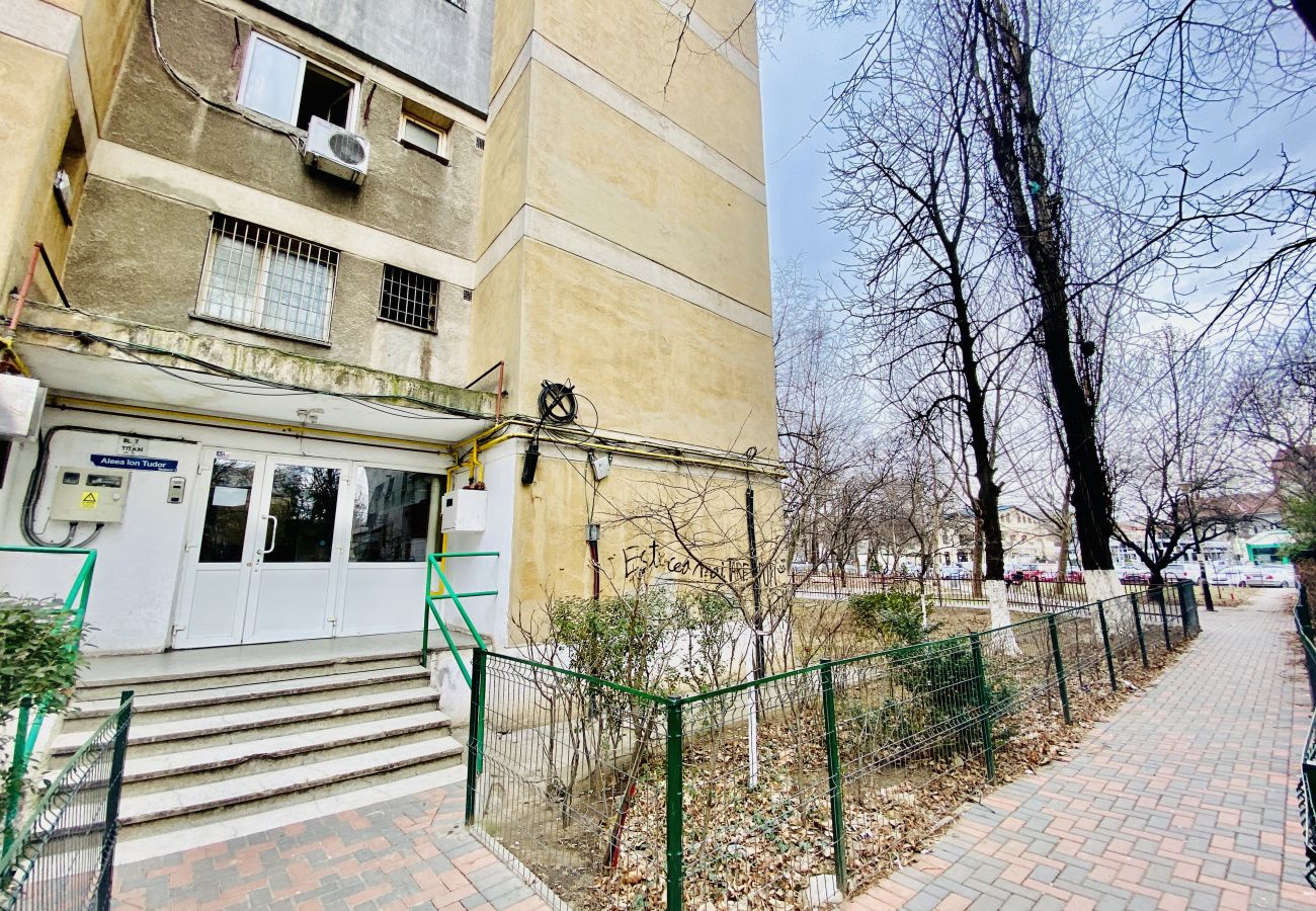 Studio in Bucharest - Little Studio With Sofa bed
