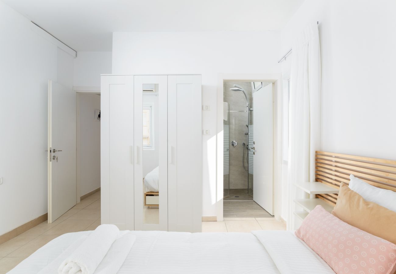 Apartment in Netanya - Bright and Fresh Family Home near Beach by FeelHome