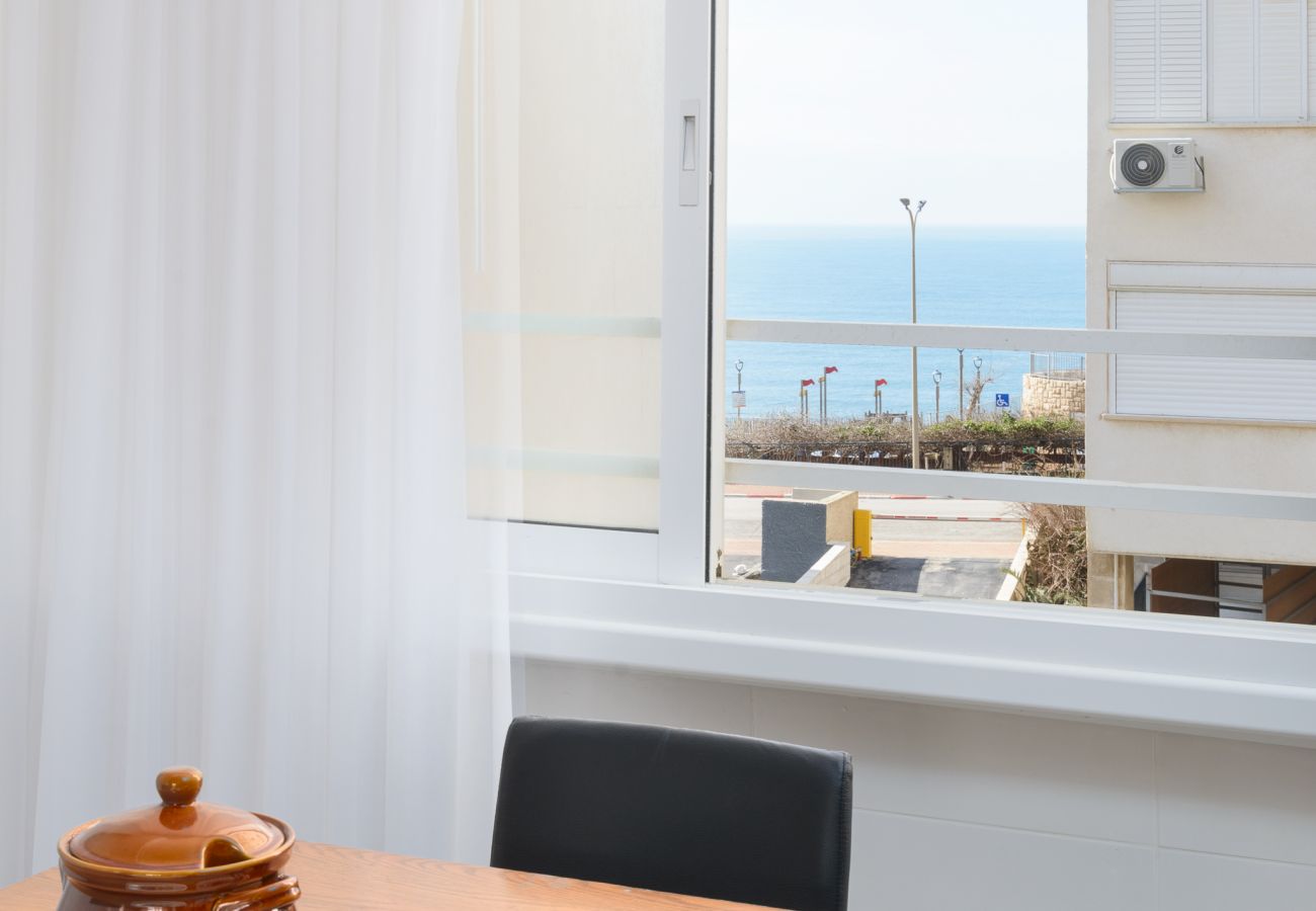 Apartment in Netanya - Bright and Fresh Family Home near Beach by FeelHome