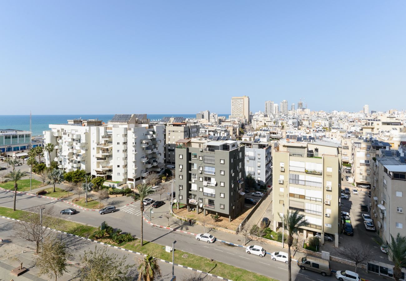 Apartment in Bat Yam - SHELTER in Bat Yam Luxury Apt Terrace & Sea View by FeelHome
