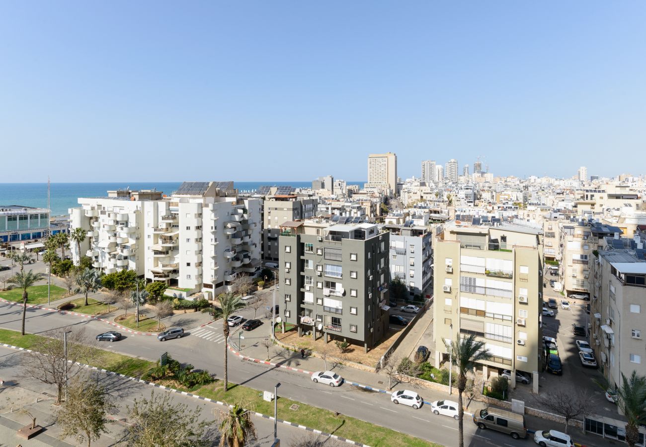 Apartment in Bat Yam - Bat Yam Luxury Apt Terrace & Sea View by FeelHome