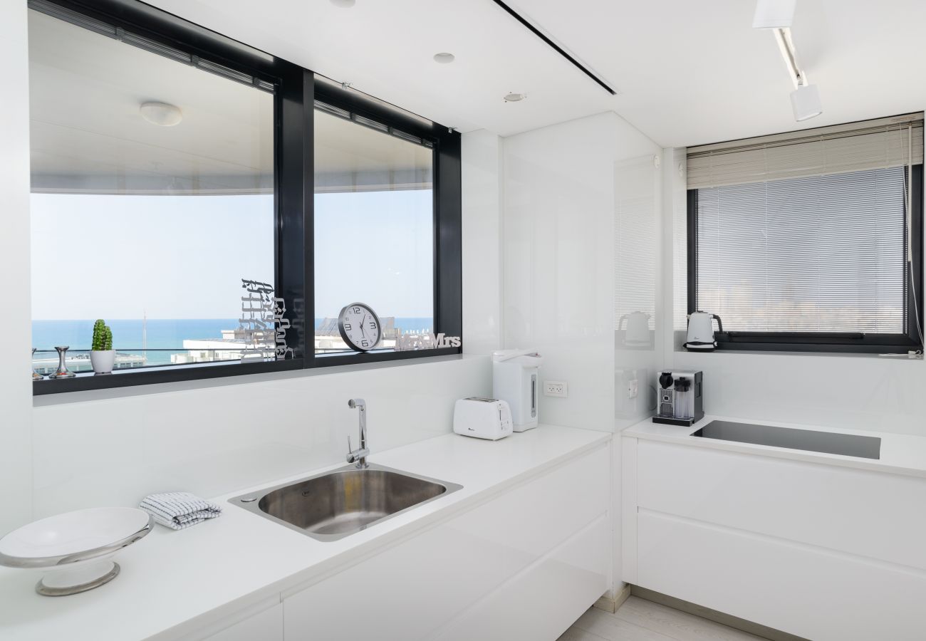 Apartment in Bat Yam - Bat Yam Luxury Apt Terrace & Sea View by FeelHome