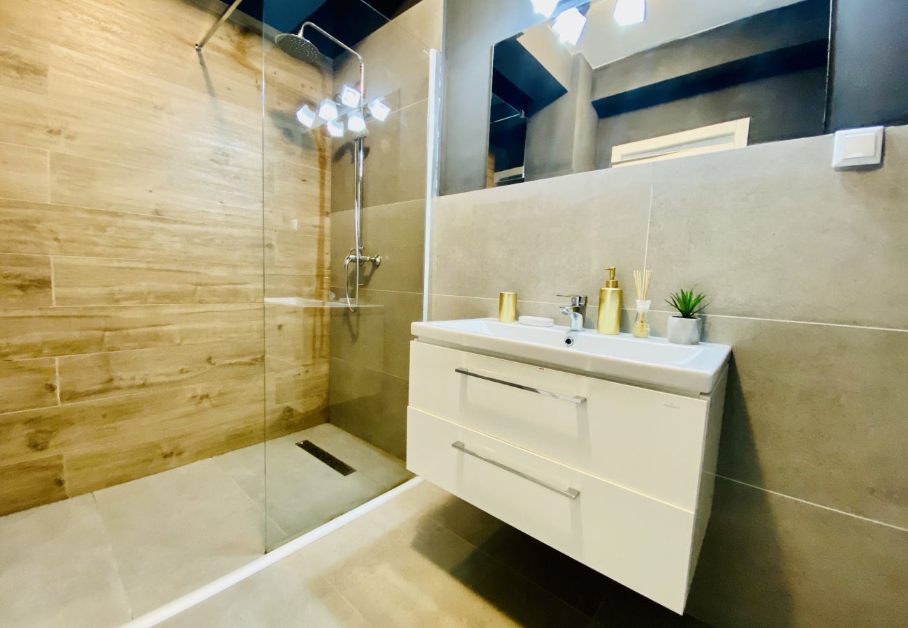 Apartment in Floresti - 2BDR Floresti with Parking in New Building