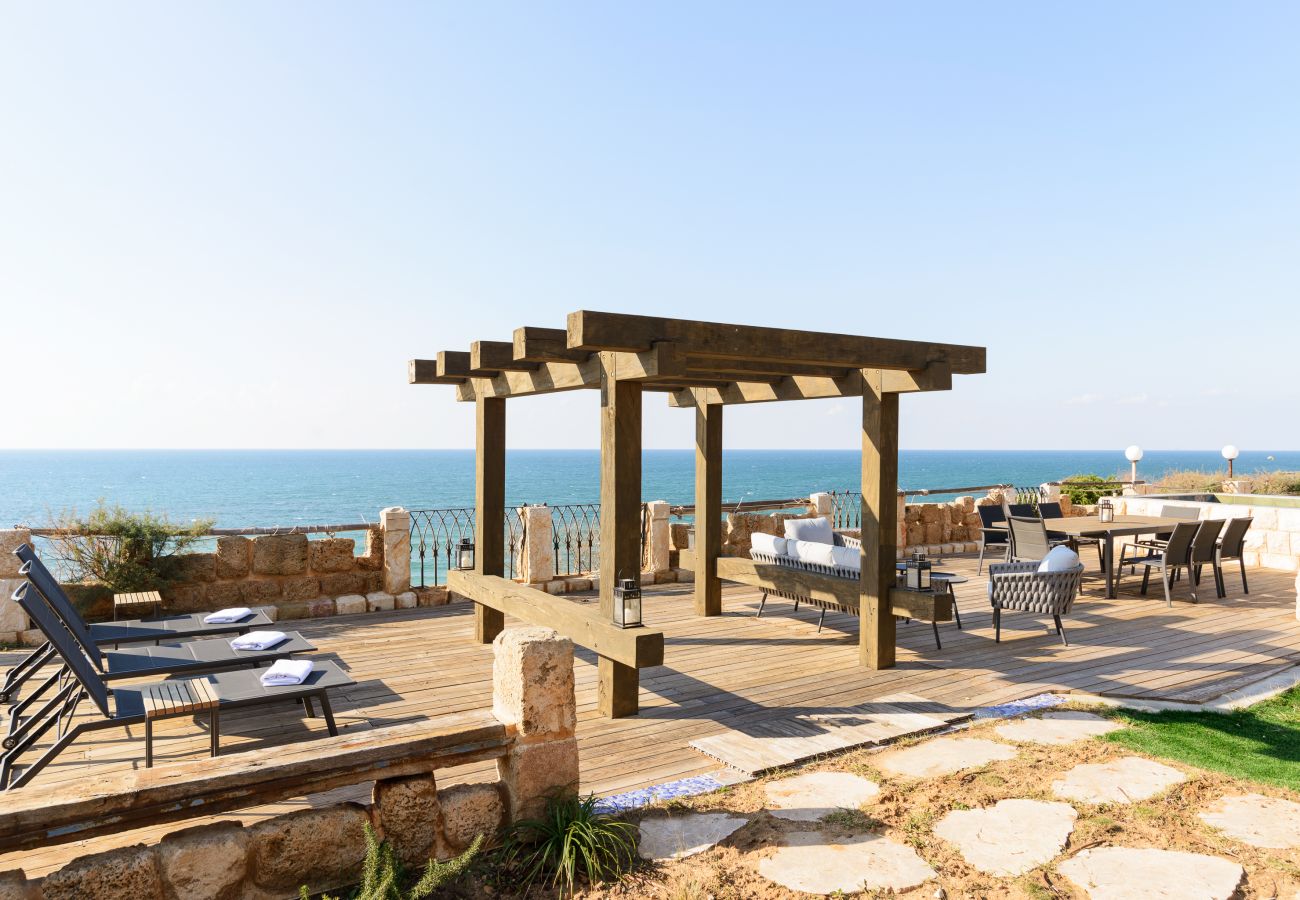 Villa in Beit Yanai - Luxury Villa over the Cliffs & Wild Beach by FeelHome