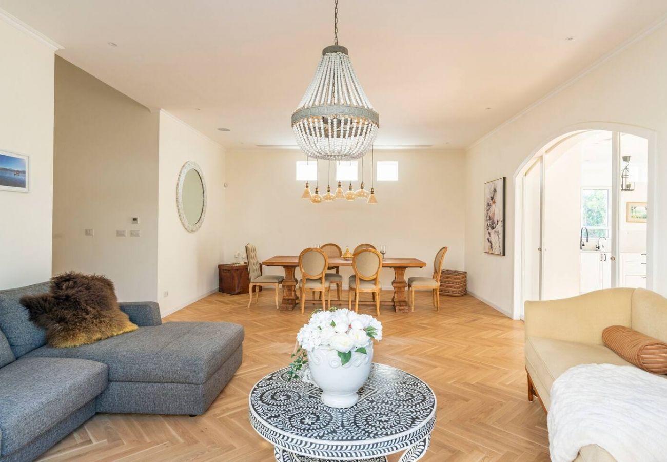 Villa in Herzliya - Executive Villa & Garden in Herzliya by FeelHome