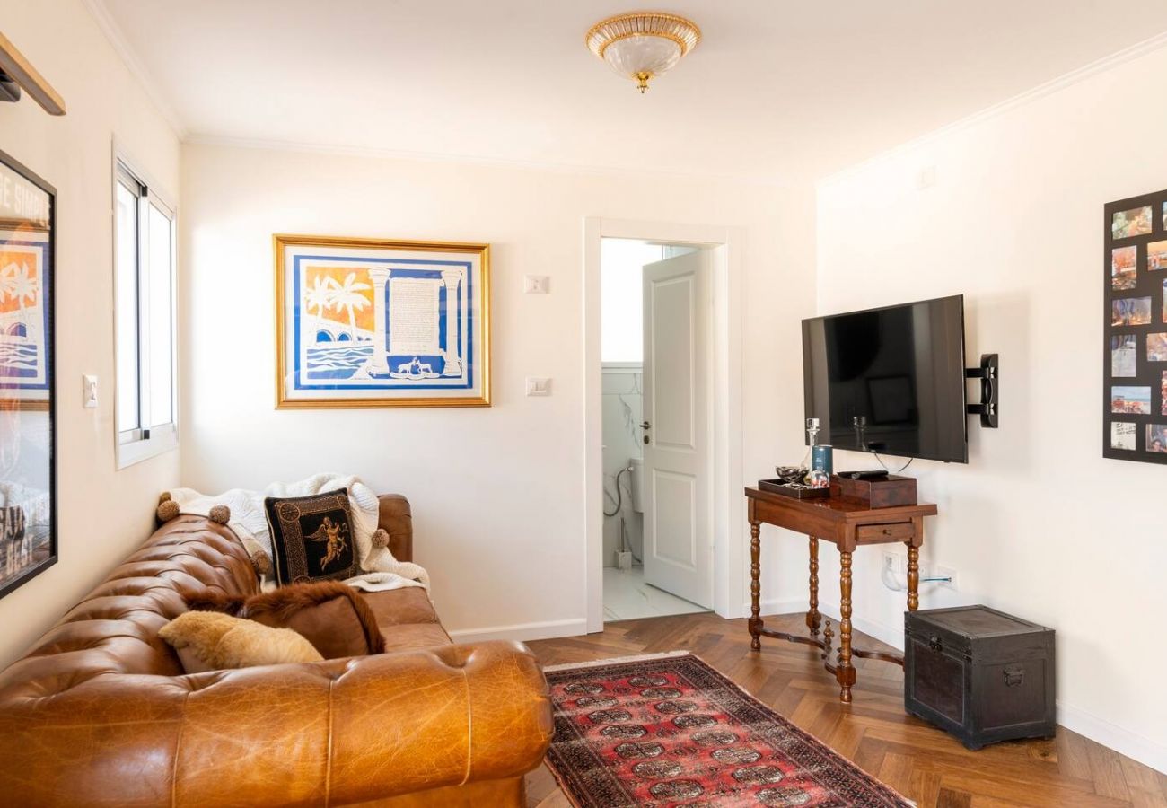 Villa in Herzliya - Executive Villa & Garden in Herzliya by FeelHome