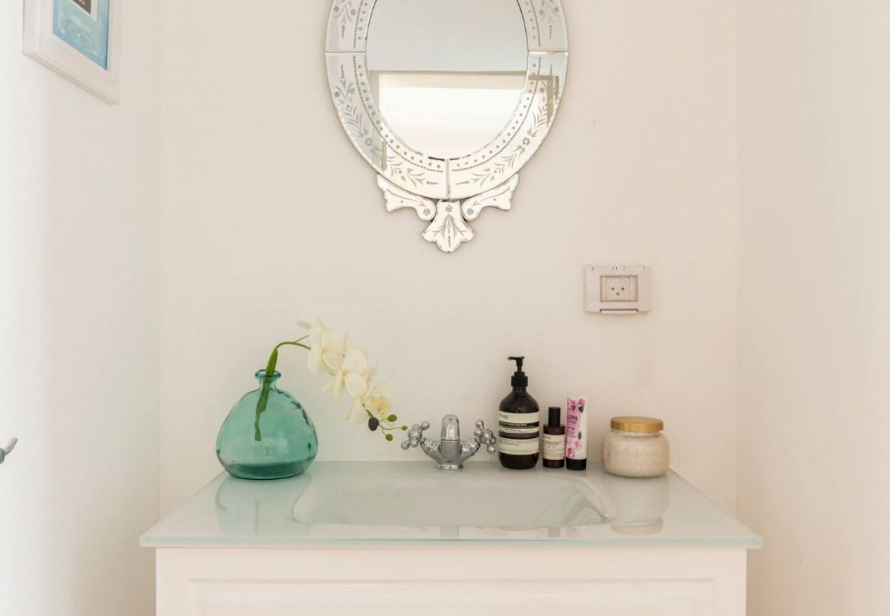 Villa in Herzliya - Executive Villa & Garden in Herzliya by FeelHome