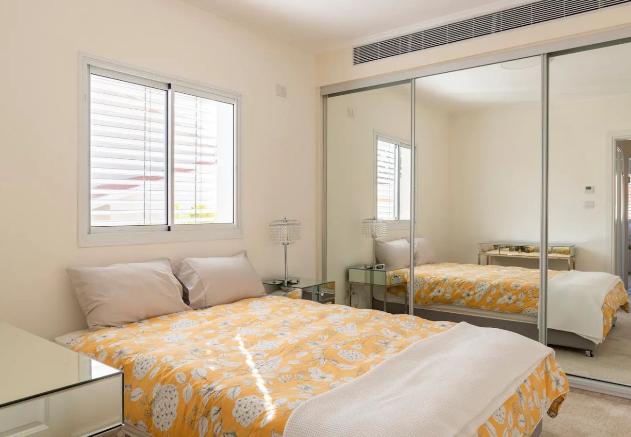 Villa in Herzliya - Executive Villa & Garden in Herzliya by FeelHome