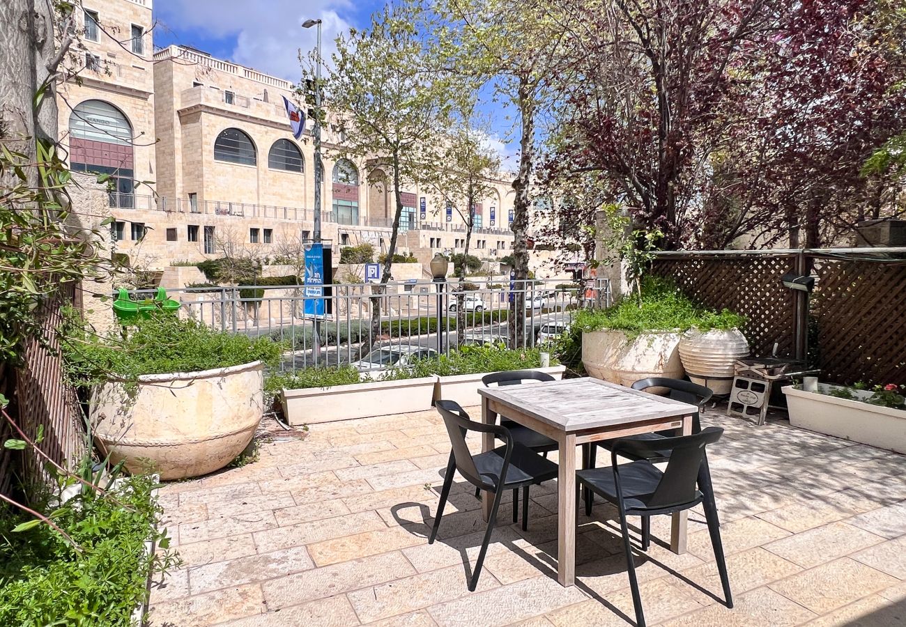 Apartment in Jerusalem - 2 BR next to Old City with Patio by FeelHome