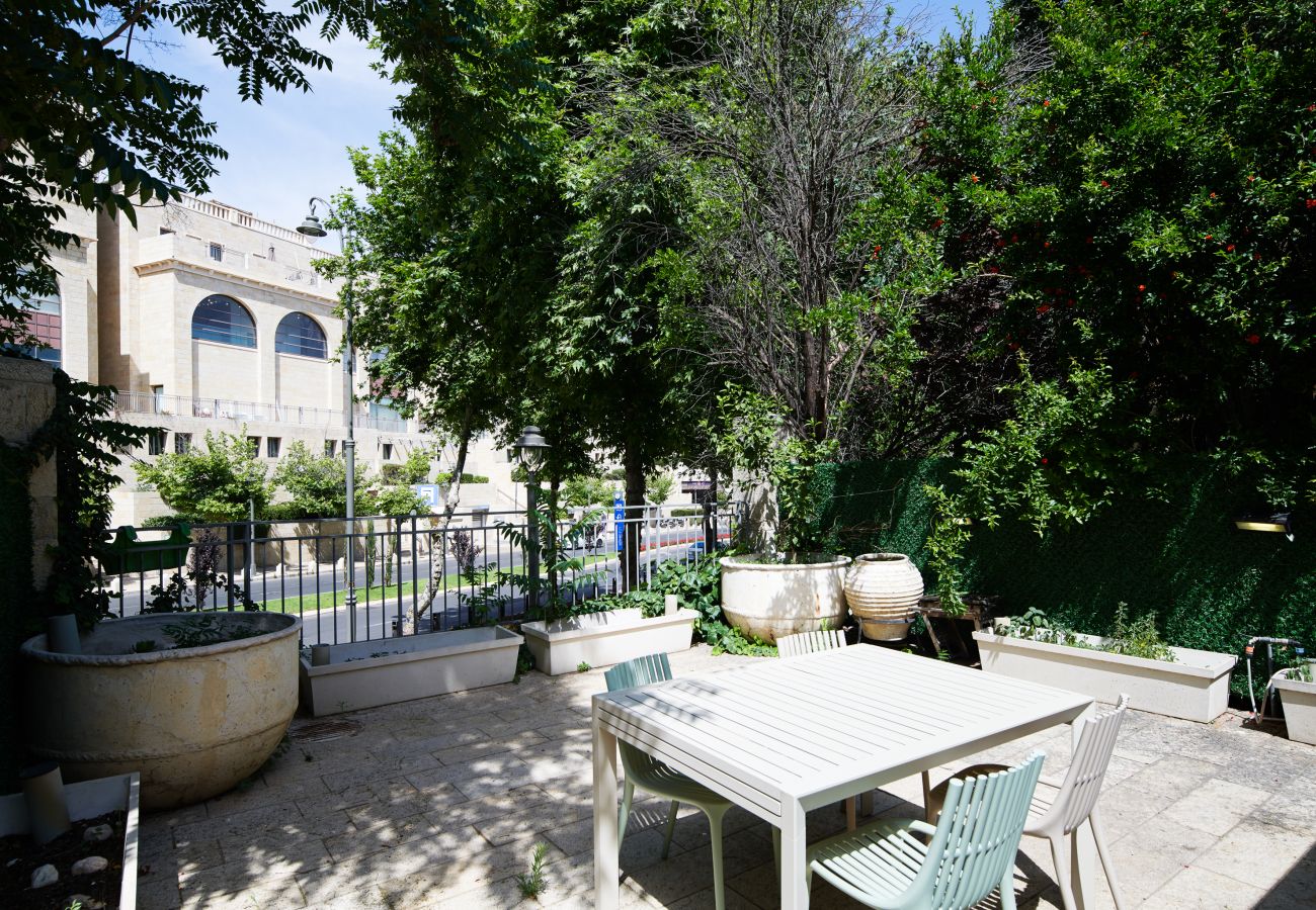 Apartment in Jerusalem - 2 BR next to Old City with Patio by FeelHome