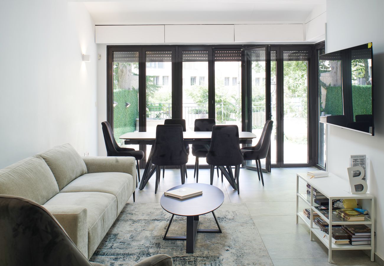 Apartment in Jerusalem - 2 BR next to Old City with Patio by FeelHome