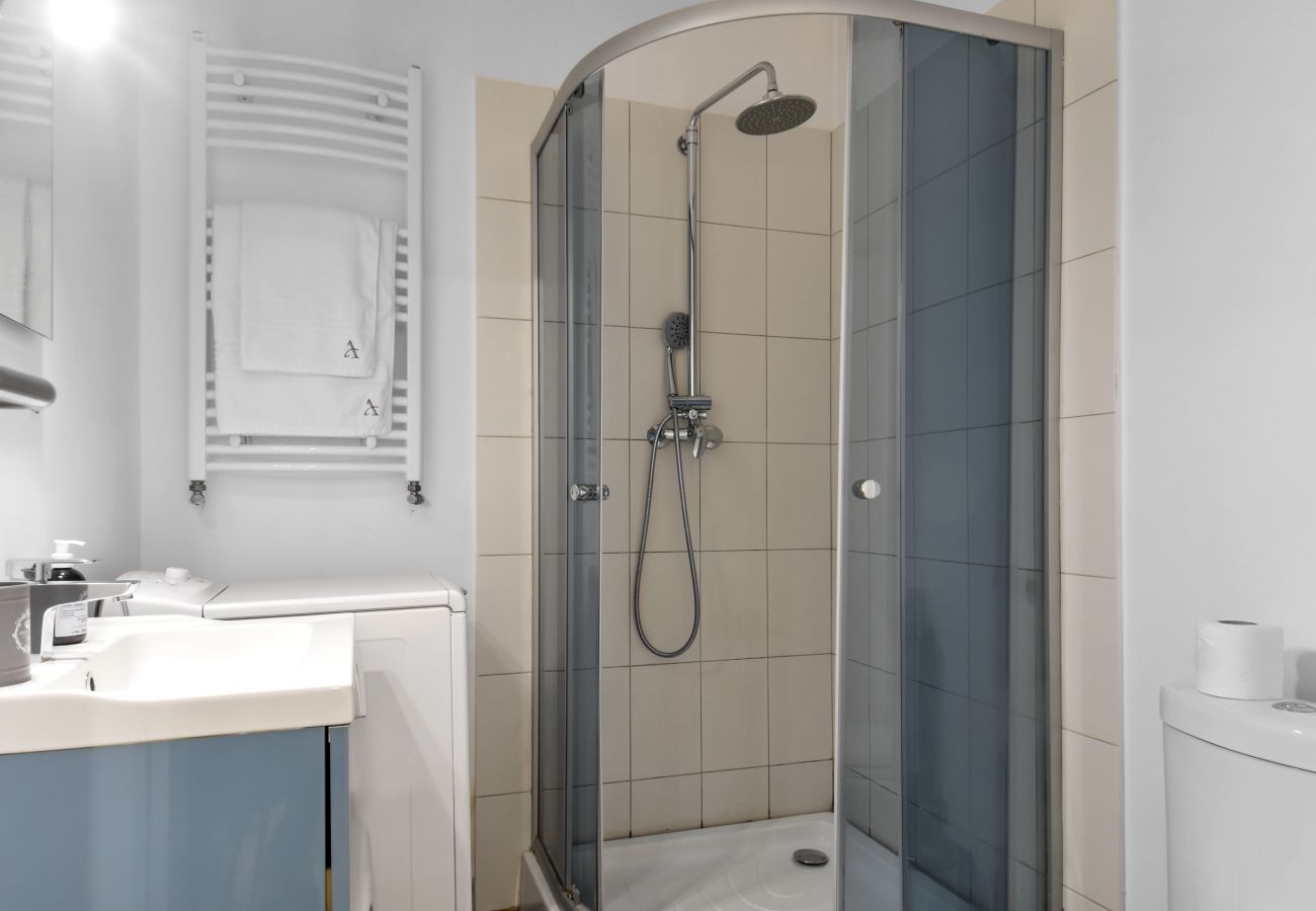 Studio in Otopeni -  Studio Apartment by homestay.ro