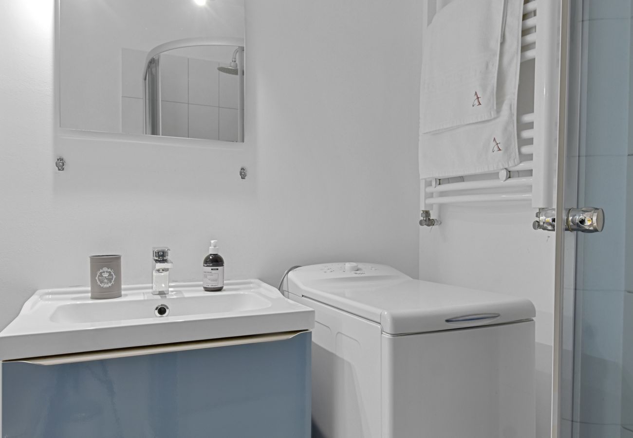 Studio in Otopeni -  Studio Apartment by homestay.ro