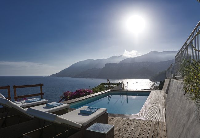 Villa in Maiori - Luxury Villa Vittoria- Villa with garden, swimming pool and jacuzzi overlooking the sea