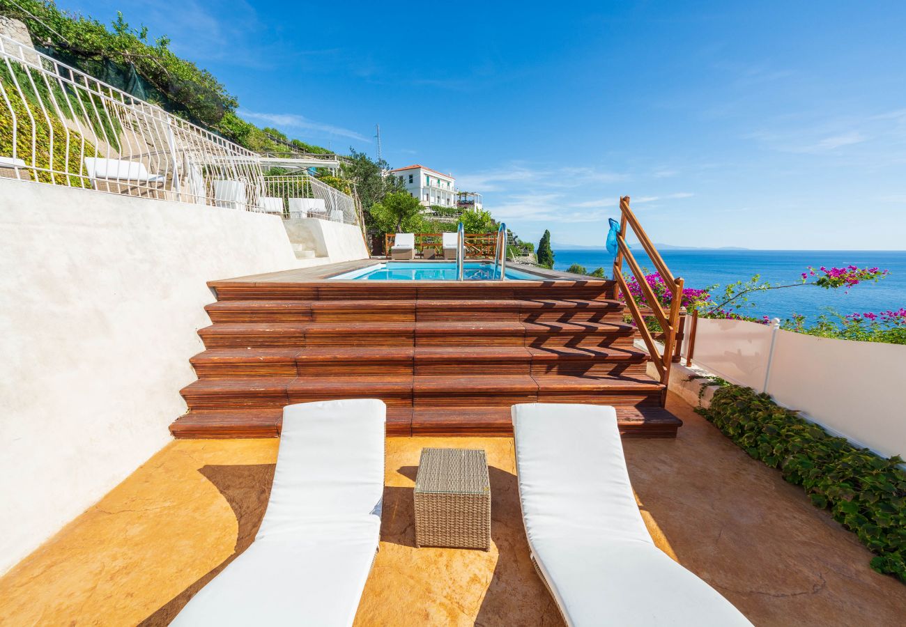 Villa in Maiori - Luxury Villa Vittoria- Villa with garden, swimming pool and jacuzzi overlooking the sea
