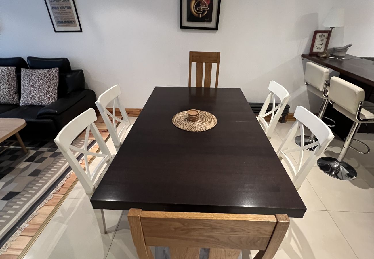 Apartment in Dublin - Sir john Rodgersons Apartment Sleeps 4