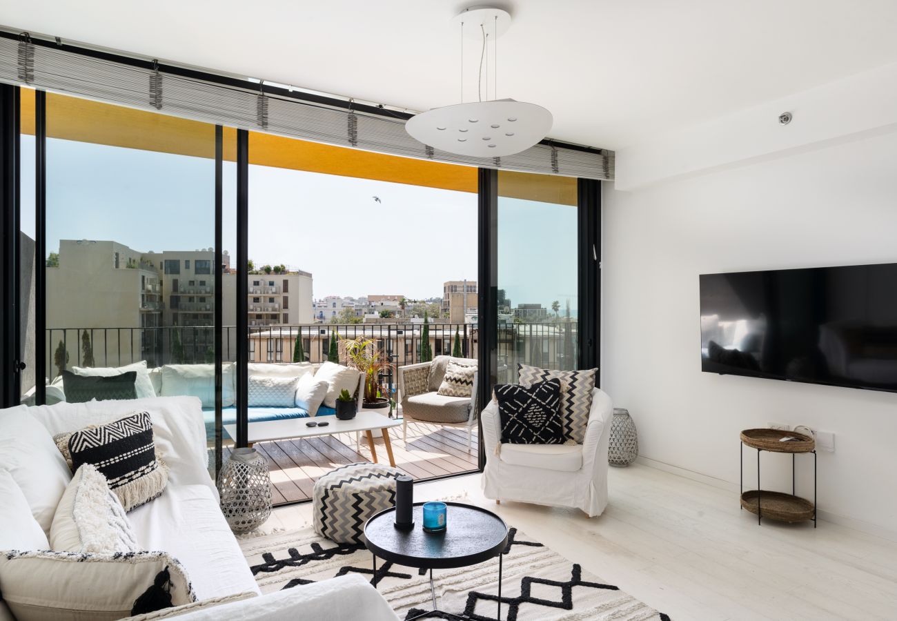 Apartment in Tel Aviv - Jaffa - Bright & Chic Condo with Pool & Unique View by FeelHome