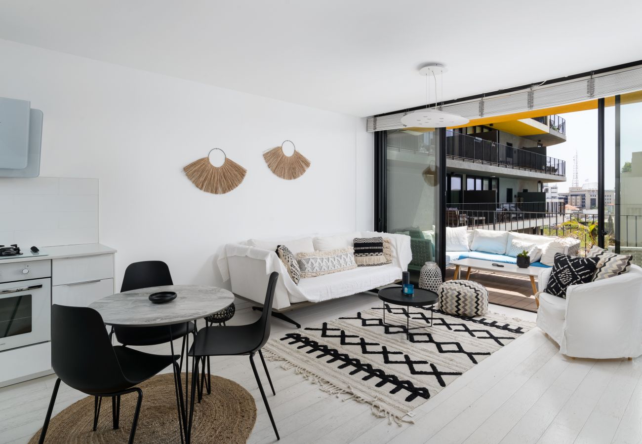 Apartment in Tel Aviv - Jaffa - Bright & Chic Condo with Pool & Unique View by FeelHome