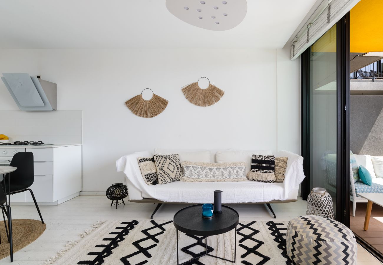 Apartment in Tel Aviv - Jaffa - Bright & Chic Condo with Pool & Unique View by FeelHome