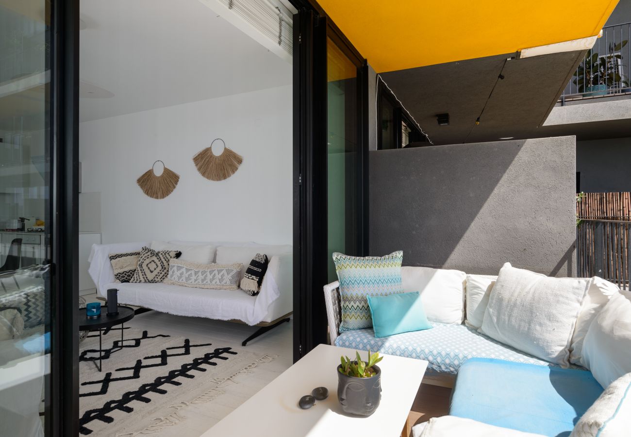 Apartment in Tel Aviv - Jaffa - Bright & Chic Condo with Pool & Unique View by FeelHome
