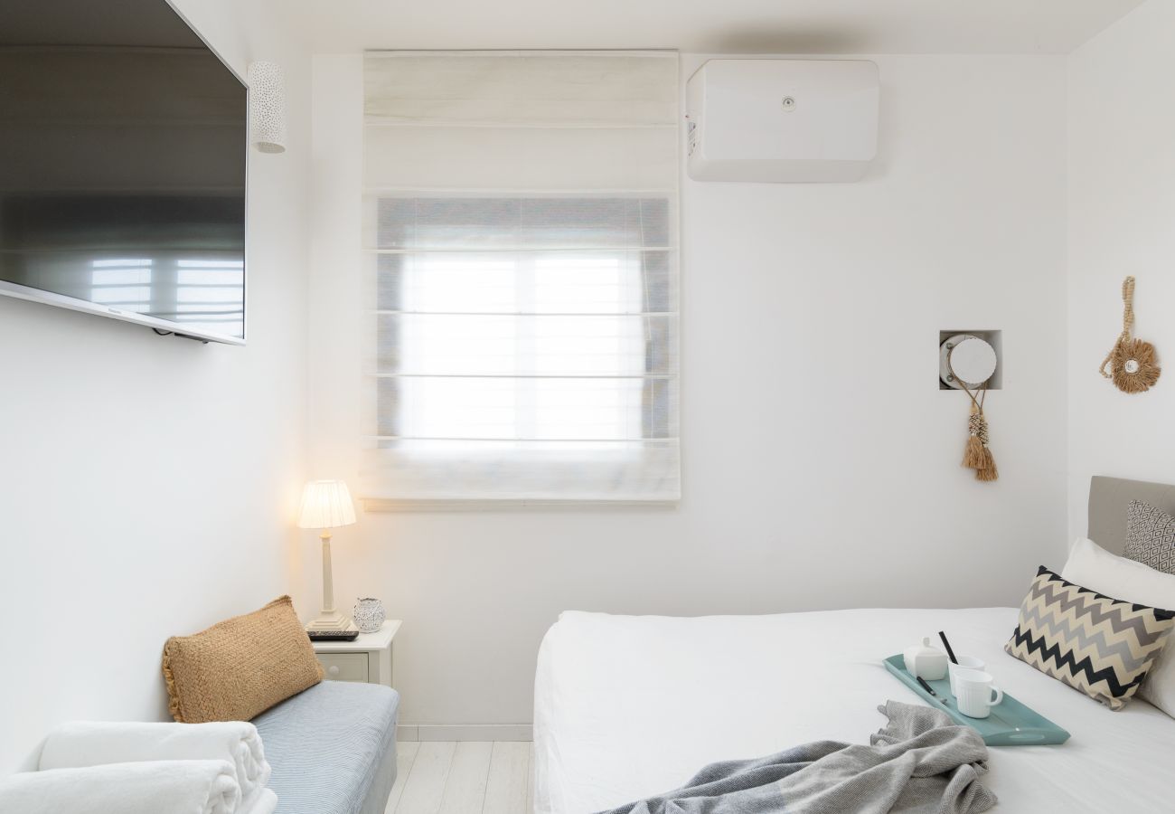 Apartment in Tel Aviv - Jaffa - Bright & Chic Condo with Pool & Unique View by FeelHome