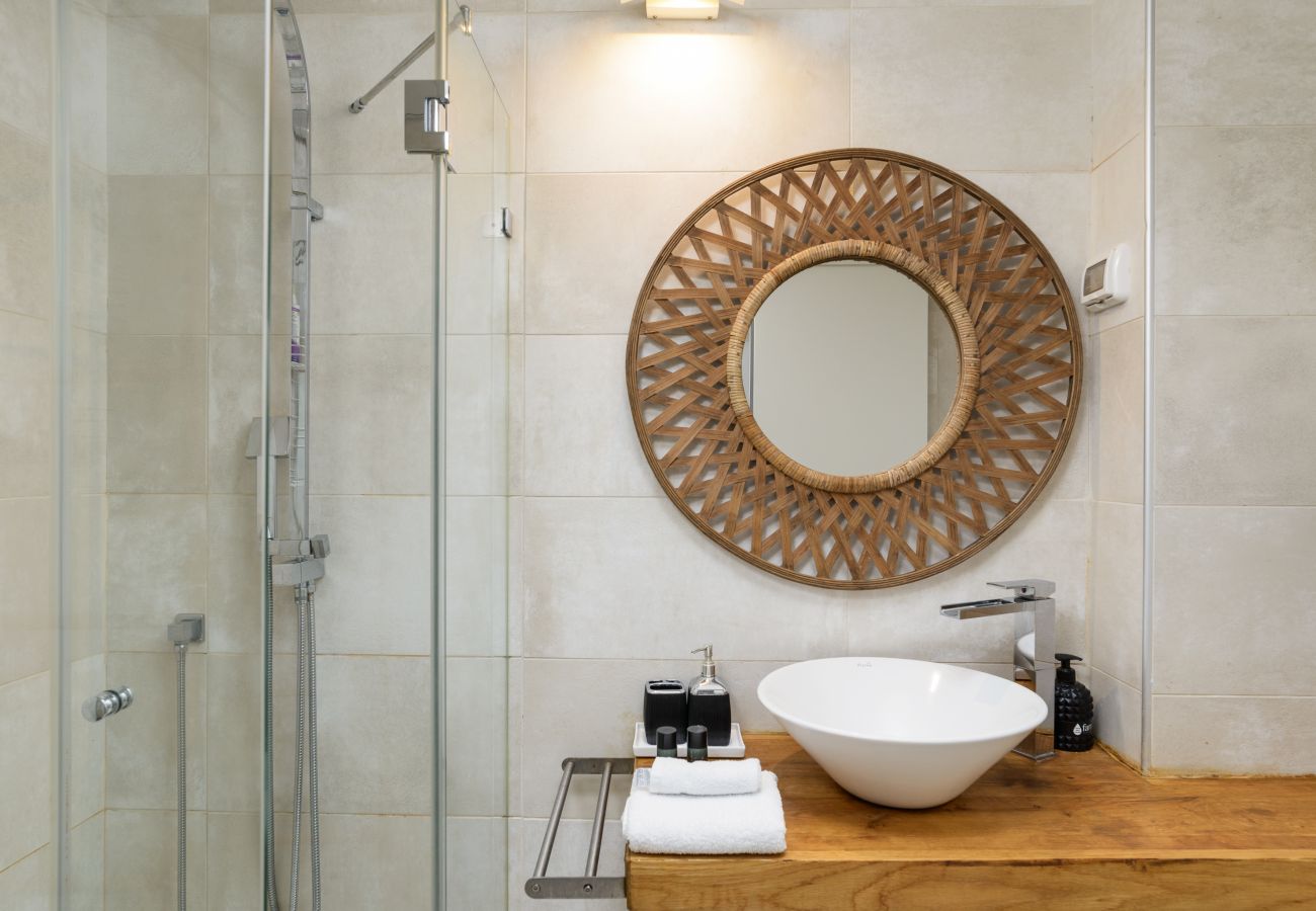 Apartment in Tel Aviv - Jaffa - Bright & Chic Condo with Pool & Unique View by FeelHome