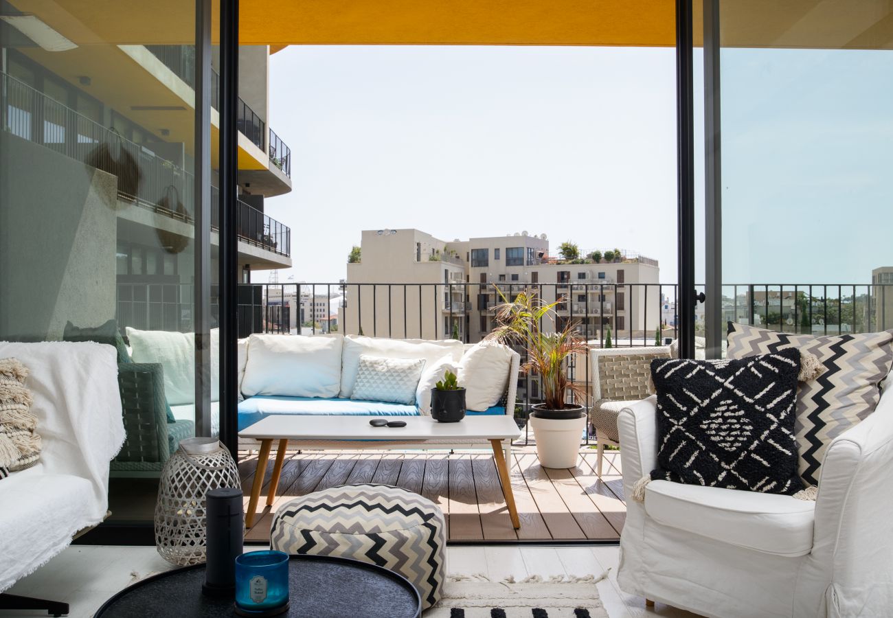 Apartment in Tel Aviv - Jaffa - Bright & Chic Condo with Pool & Unique View by FeelHome