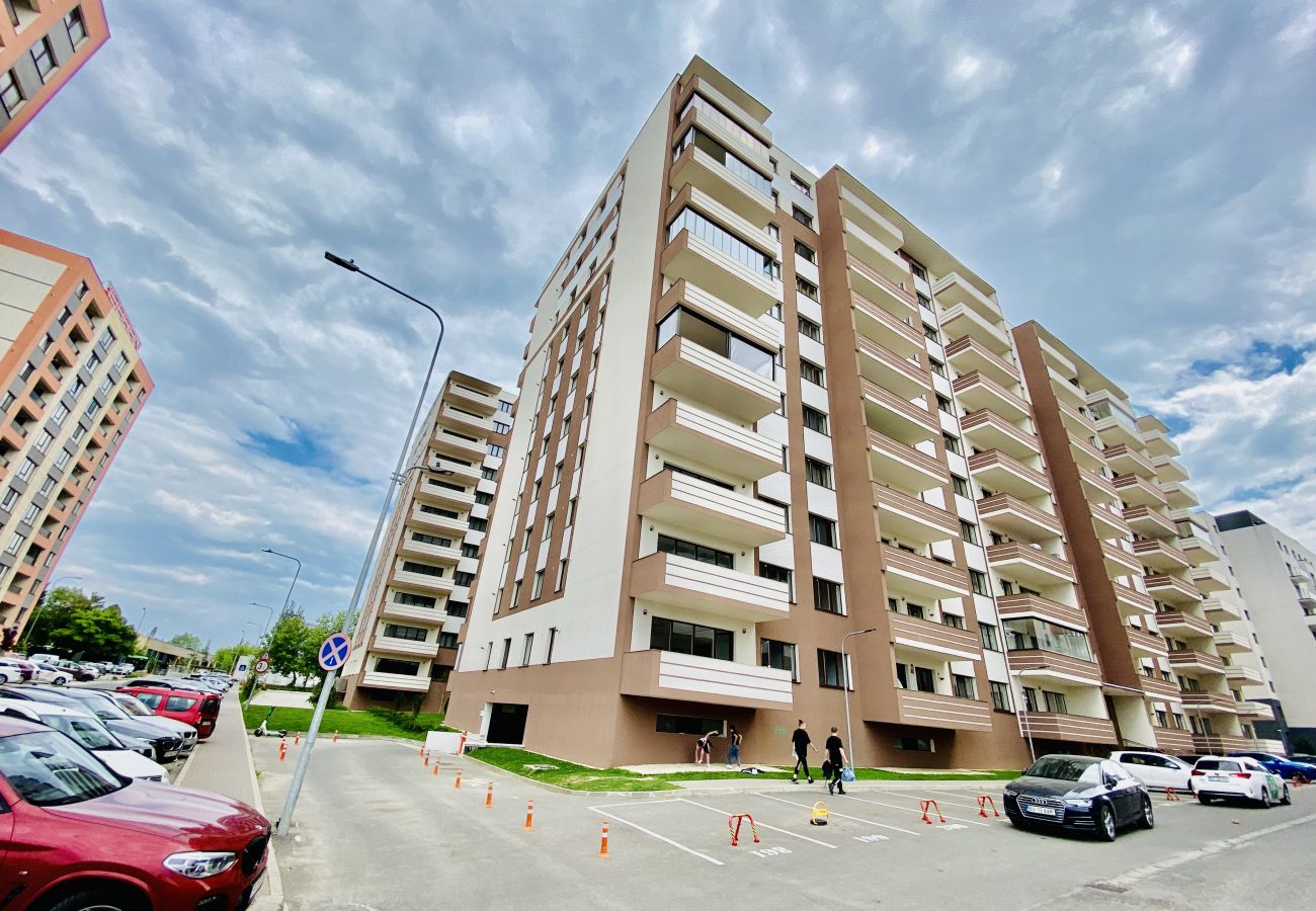 Apartment in Brasov - New & Modern Isaran Apartment near Coresi Mall
