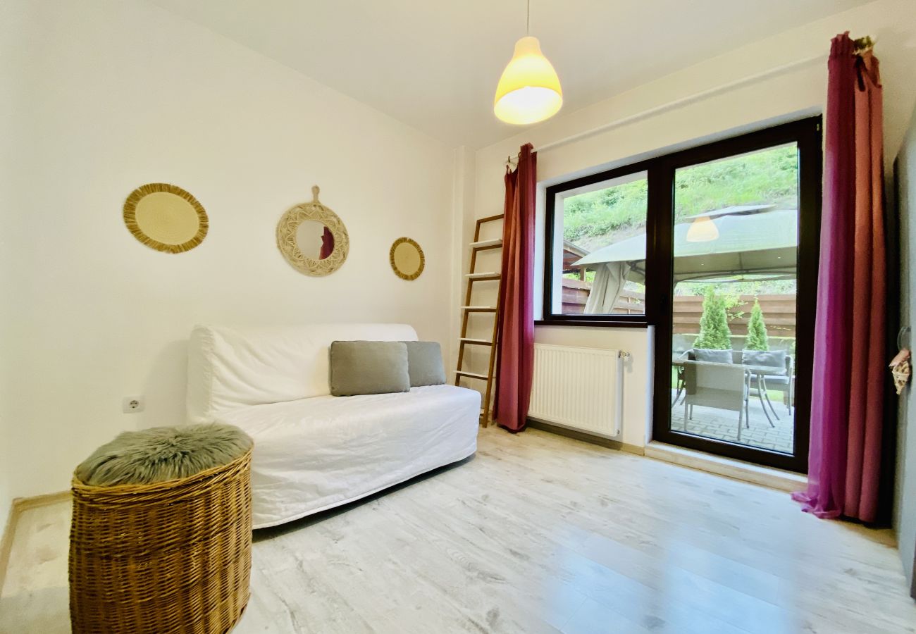 Apartment in Floresti - 2BDR Apartment with Garden