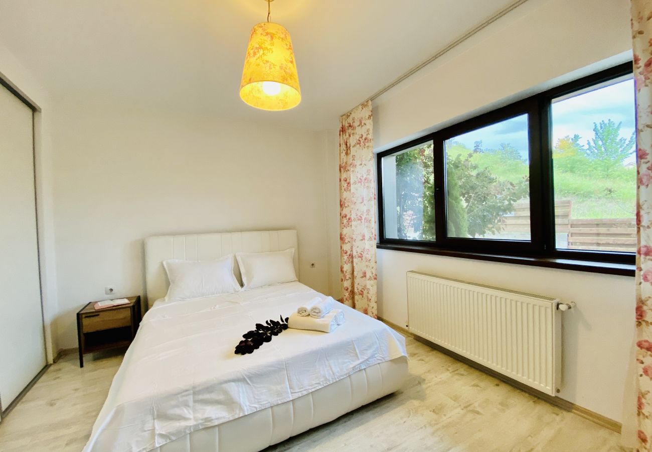 Apartment in Floresti - 2BDR Apartment with Garden