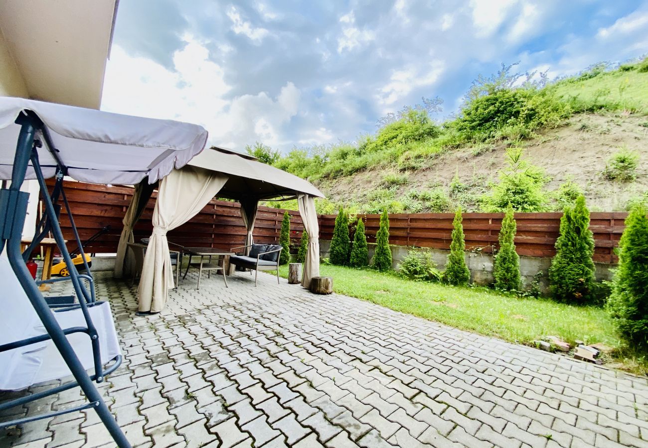Apartment in Floresti - 2BDR Apartment with Garden