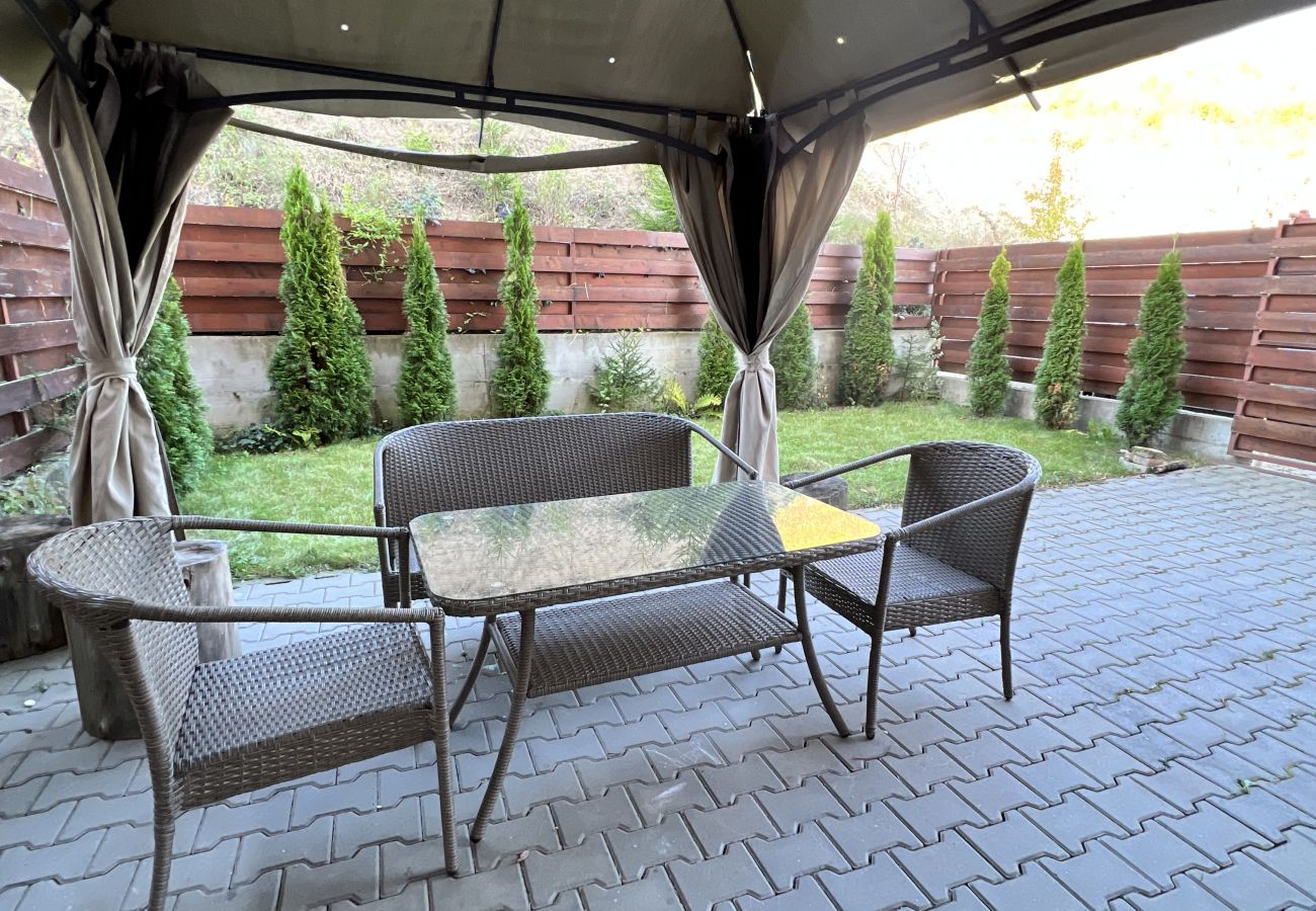 Apartment in Floresti - 2BDR Apartment with Garden