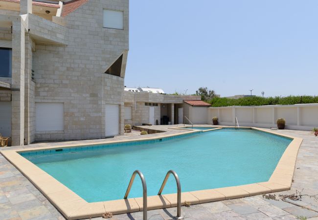 Villa in Netanya - Coastal Mansion Private Pool in Netanya by FeelHome