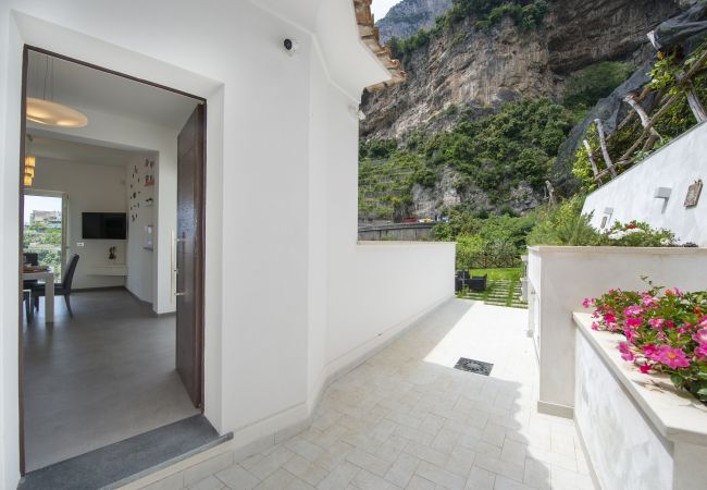 Villa in Amalfi - Villa Donna Rachele - Sea view Jacuzzi and Free Parking Villa in Amalfi - Villa Donna Rachele - Sea view Jacuzzi and Free Parking