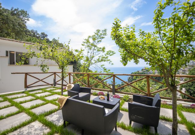 Villa in Amalfi - Villa Donna Rachele - Sea view Jacuzzi and Free Parking Villa in Amalfi - Villa Donna Rachele - Sea view Jacuzzi and Free Parking