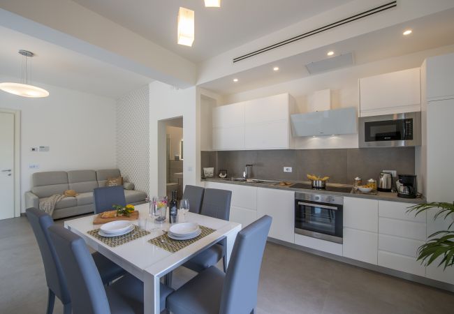 Villa in Amalfi - Villa Donna Rachele - Sea view Jacuzzi and Free Parking Villa in Amalfi - Villa Donna Rachele - Sea view Jacuzzi and Free Parking