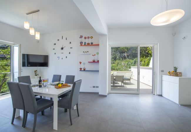 Villa in Amalfi - Villa Donna Rachele - Sea view Jacuzzi and Free Parking Villa in Amalfi - Villa Donna Rachele - Sea view Jacuzzi and Free Parking