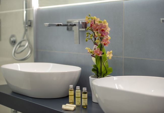 Villa in Amalfi - Villa Donna Rachele - Sea view Jacuzzi and Free Parking Villa in Amalfi - Villa Donna Rachele - Sea view Jacuzzi and Free Parking