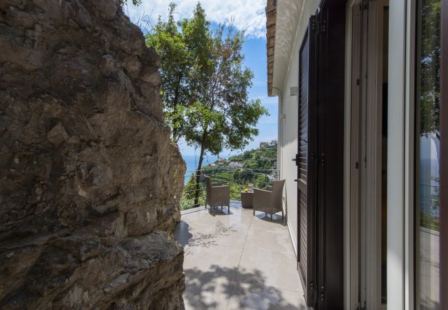 Villa in Amalfi - Villa Donna Rachele - Sea view Jacuzzi and Free Parking Villa in Amalfi - Villa Donna Rachele - Sea view Jacuzzi and Free Parking