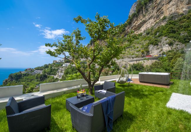 Villa in Amalfi - Villa Donna Rachele - Sea view Jacuzzi and Free Parking Villa in Amalfi - Villa Donna Rachele - Sea view Jacuzzi and Free Parking