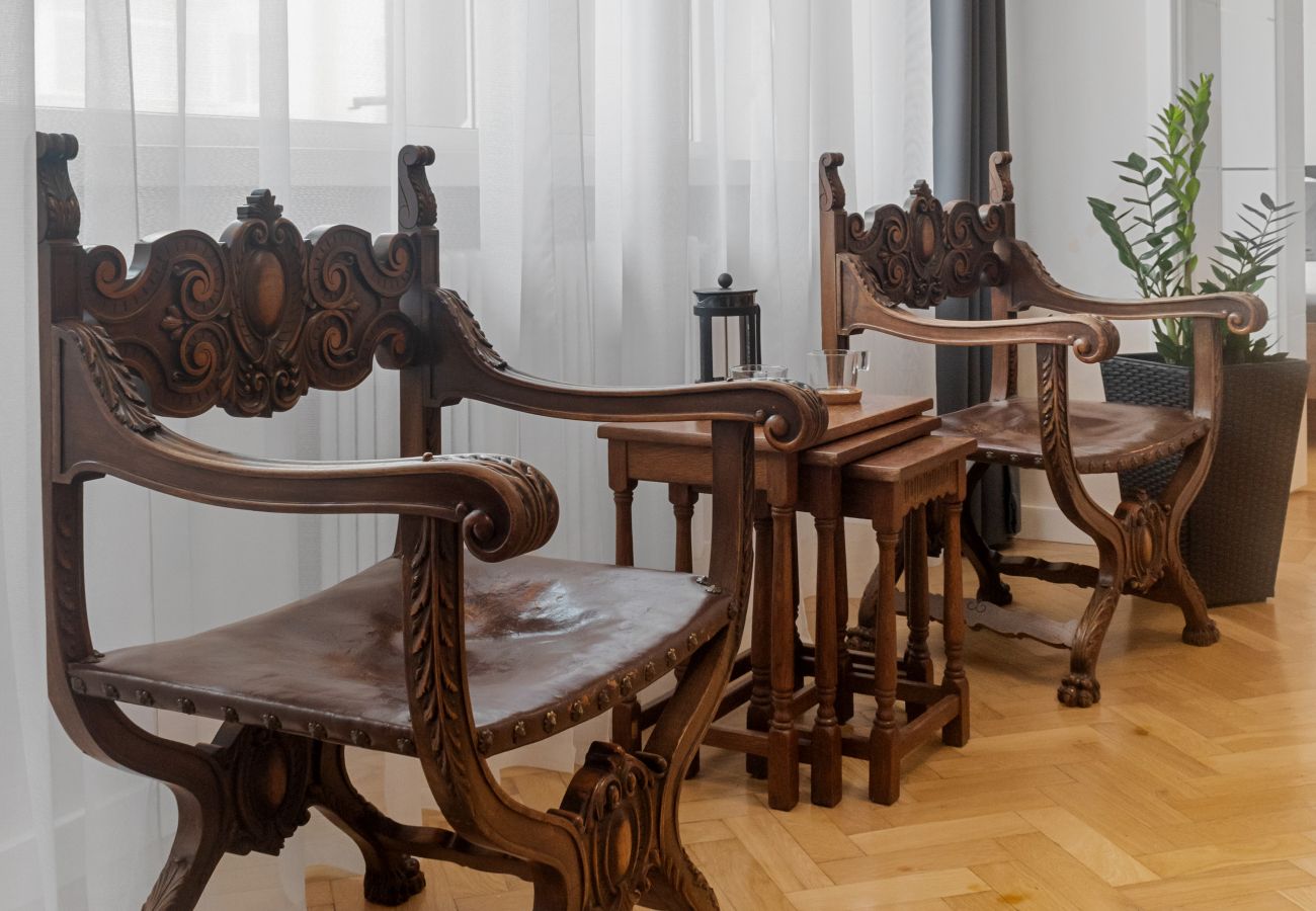 Apartment in Bucharest - RentForComfort Coquette 1BDR Calea Victoriei