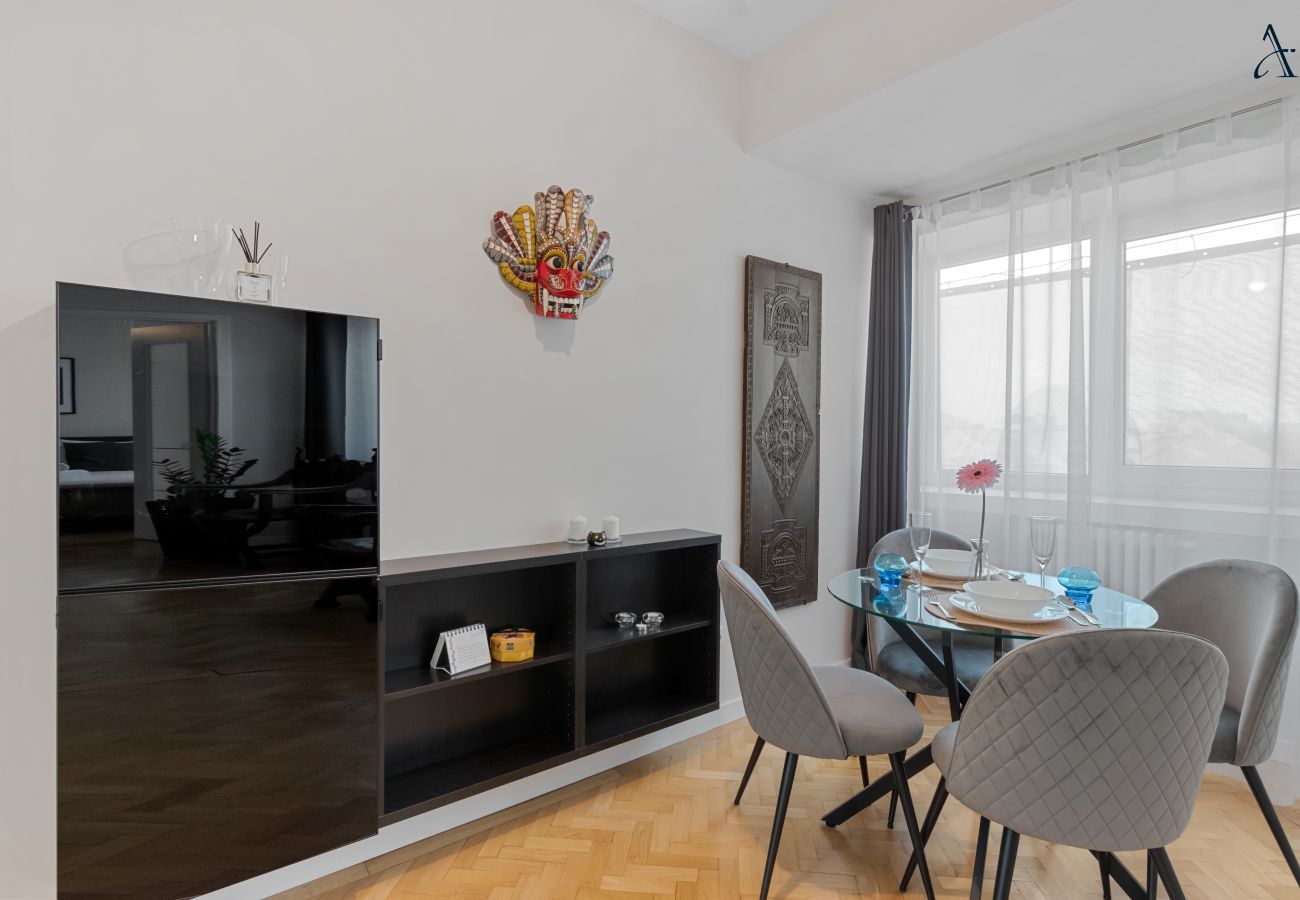 Apartment in Bucharest - RentForComfort Coquette 1BDR Calea Victoriei